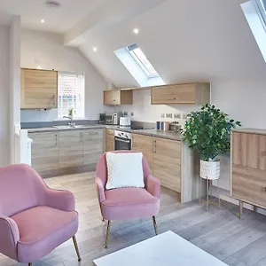  Holiday home Host & - Guillemot House