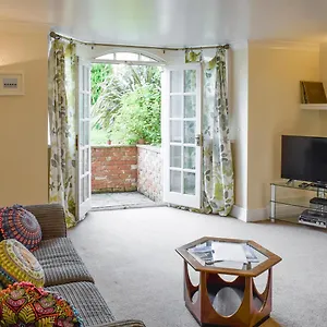  Holiday home The Den